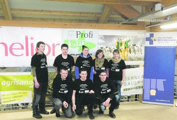 bba1062b7b97854528fdfd084ed8e3bf79fe1160 Die Finalistinnen und Finalisten des 6. Schweizer Melkwettbewerbs. (Bilder Franz Sutter)