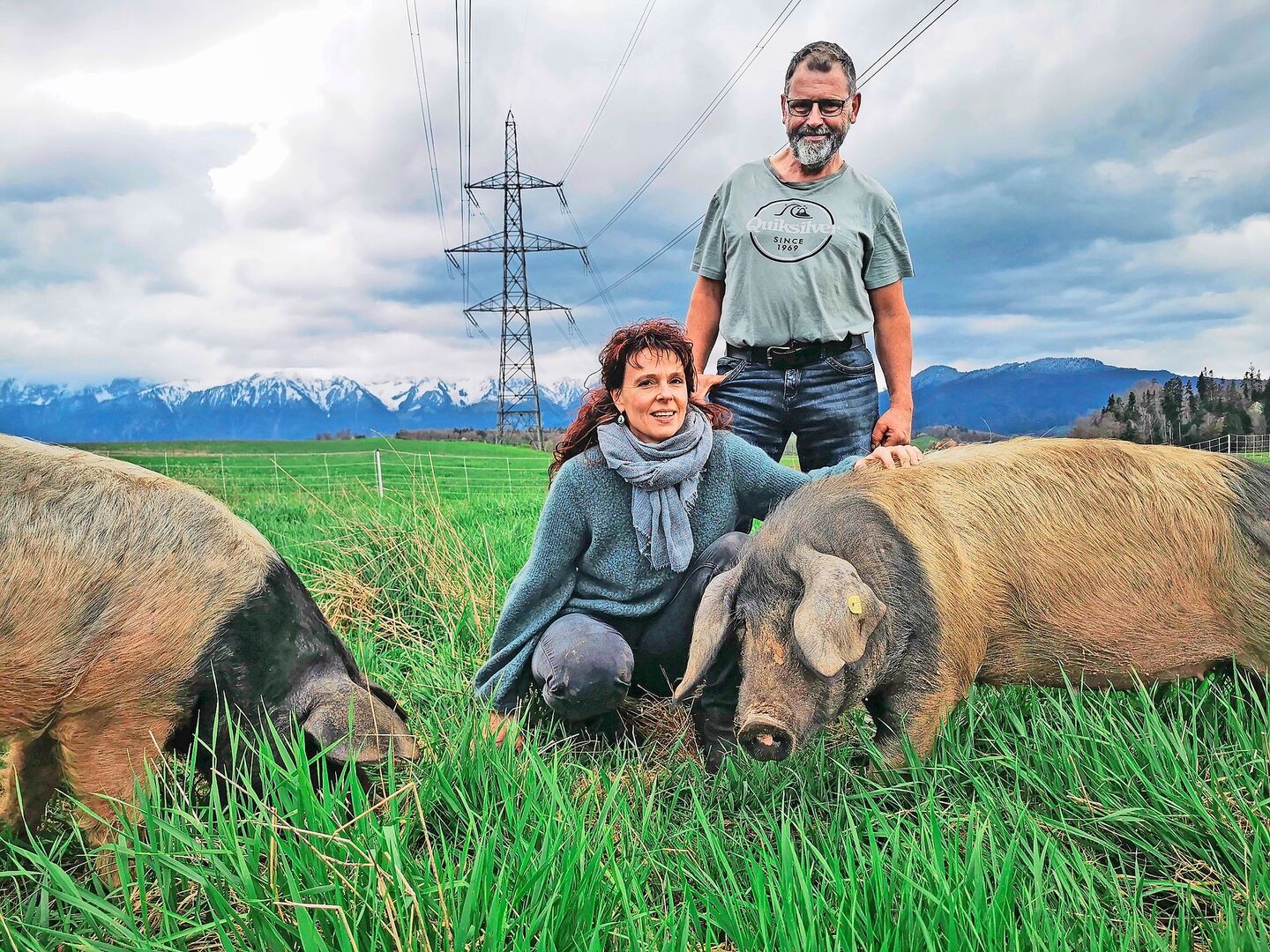 Wer bewusst Fleisch isst, soll sehen dürfen, wie die Tiere leben und sterben, davon ist Urs Rubi überzeugt. Er produziert mit viel Leidenschaft und Transparenz spezielle Bioschweine.