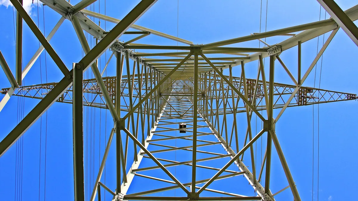 Strom-hochspannung-s.hermann-f.richter Energiedirektor sieht «noch schwierigeren» Winter bevorstehen