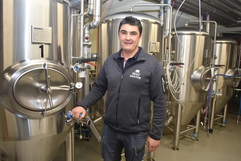 2c9be4ccedfa5f51d9e5d5c040faf4ae1518af00 Kai Isele kann sich im Rheinau seinen lang ersehnten Wunsch vom eigenen Bier erfüllen. (Bilder Thomas Güntert)