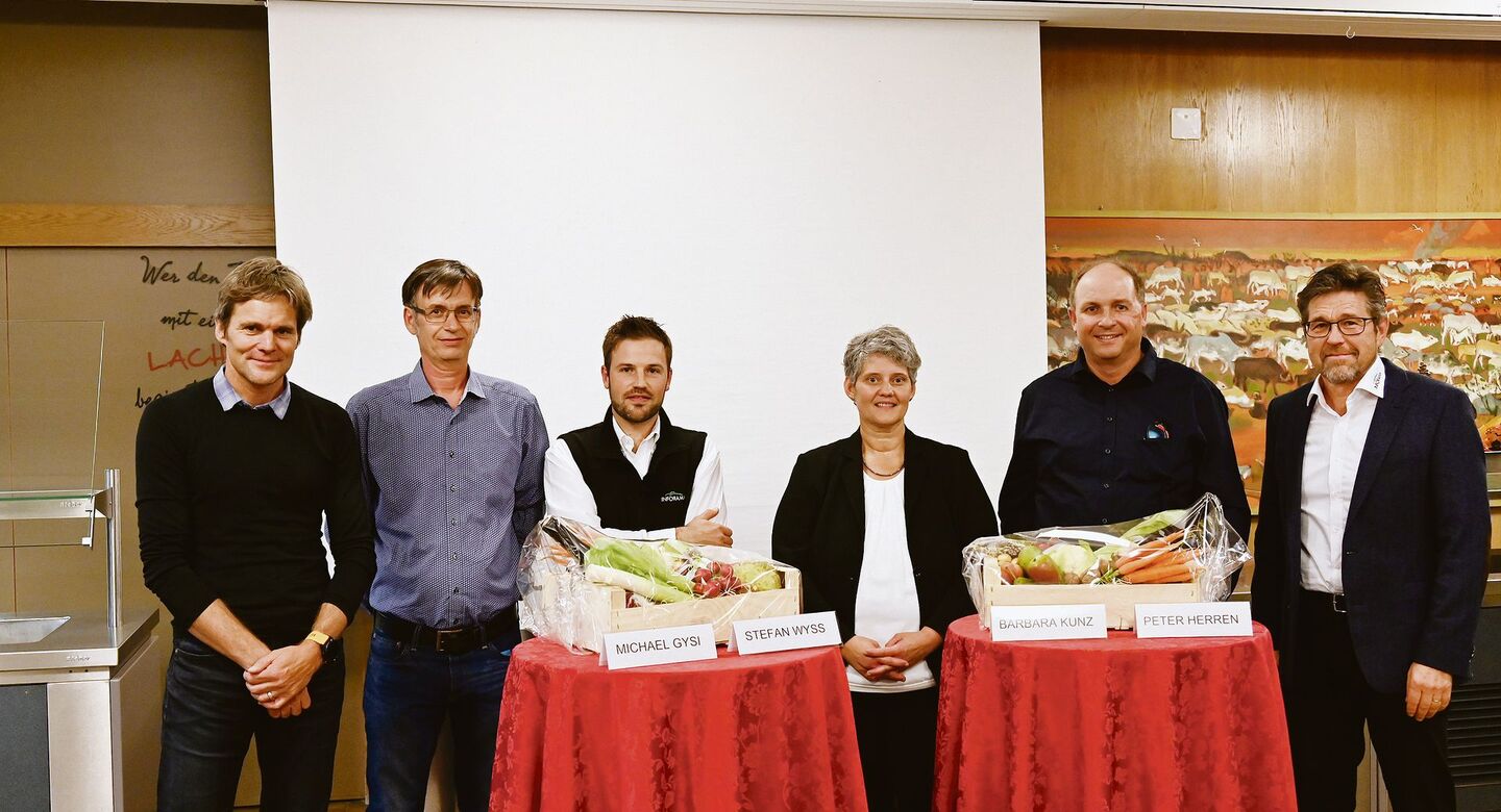 Sie alle (v. l. n. r.), Michael Gysi, Stefan Wyss, Moderator Matthias Rediger, Barbara Kunz, Peter Herren und Inforama-Standortleiter Martin Freund, der die Begrüssung vornahm, haben Krisen erlebt und werden es sicher wieder tun müssen.