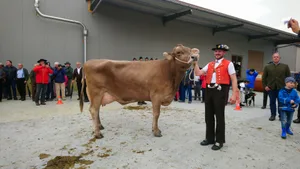 Josef Inauen mit Miss Appenzell 2021 Medina, eine Blooming-Tochter.