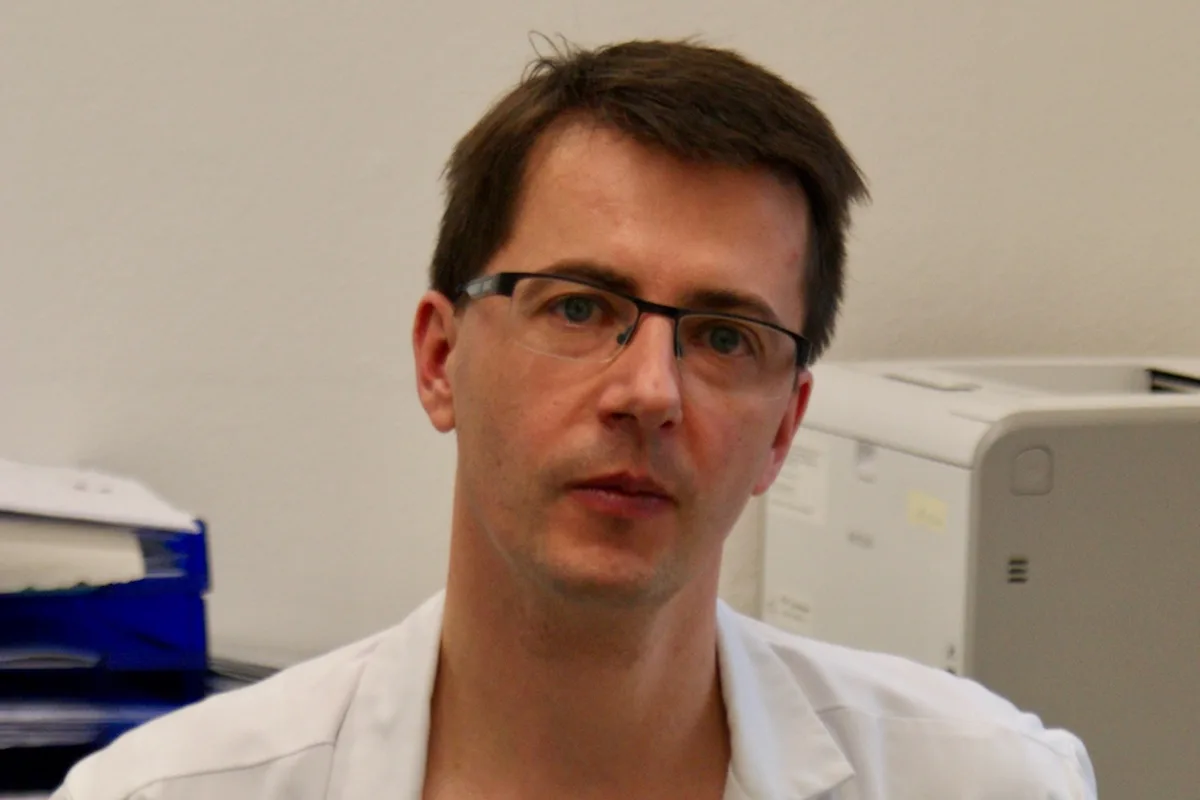 d89325c5366251e53f45afdeac125ffde67aeda0 Dr. Christoph Ninck ist als Pneumologe am Berner Tiefenauspital. Bild: Dominique Rast