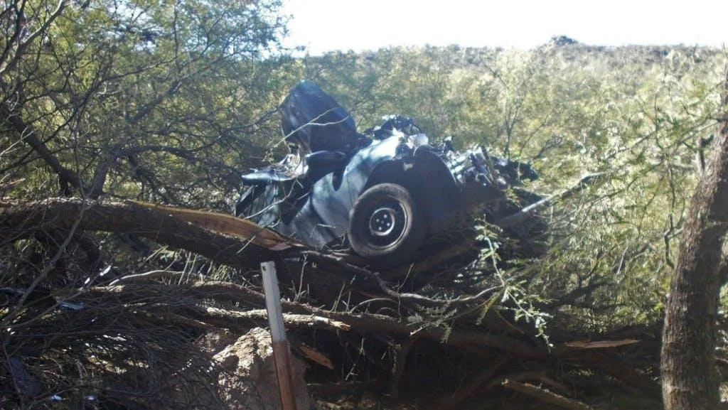 5f141f67c2969b21fc8038e263e5dc83326ce5de Das schwer beschädigte Unfallauto. (Bild Arizona Department of Public Safety)