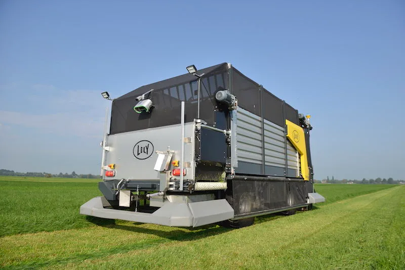 16b522ad5452af206955320ca93b31a2bfe1a705 Der Lely Exos automatisiert die Ernte und Verfütterung von Frischgras. (Bilder Lely)