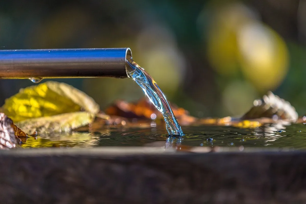 be1d5e8bffb4f8369f6aaaf9eaf4ba4ddbb82f30 Nur eine rasche Agrarwende könne verhindern, dass man sich bei Gewässern und Trinkwasser nur noch auf eine Schadensbegrenzung beschränken müsse, warnen die Wasserversorger. (Bild Mike_68/Pixabay)
