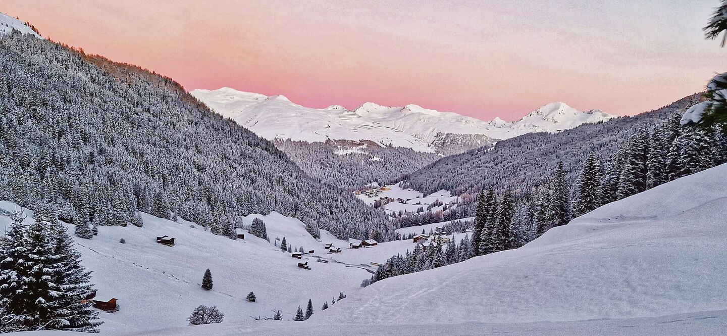 Der erste Wintereinbruch der Saison bescherte den Bergen Schnee und sorgte für malerische Fotosujets. Doch kaum steigen die Temperaturen, ist die ganze weisse Pracht schnell wieder weg.