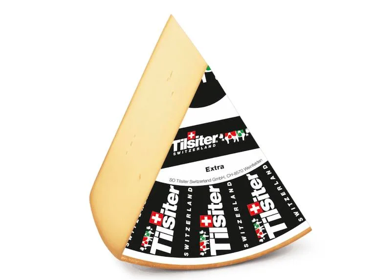 c727471a2d9b38183b6d4265d921ff4966b97b94 Die neue Tilsiter-Variante werde durch eine schwarze Kuh repräsentiert. Damit bekommen die roten, grünen und gelben Tilsiter-Holzkühe farblichen Zuwachs. (Bild tilsiter.ch)