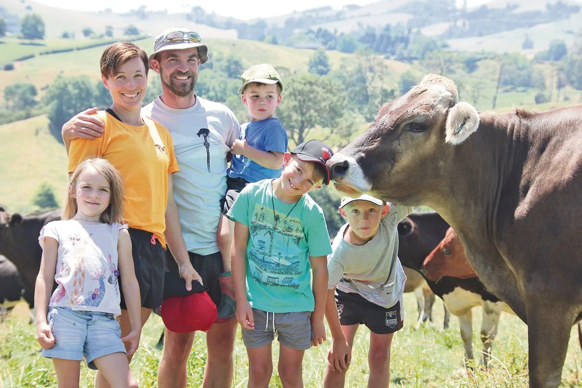 dfb7315bc0e8f5118d1059f73f95e86978d59d9d Familie Epp kehrte dem Leben in der Schweiz den Rücken und hat in Neuseeland ein neues Leben angefangen. Vater Bruno schätzt es, frei von Subventionen und mit weniger Auflagen arbeiten zu können: «Als Farmer ist man hier auch Geschäftsmann.»(Bild Matthias Stadler)