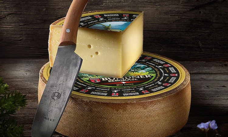 576d7fd9510c38ab0790a7e7e95d996d46e5b122 Am stärksten angestiegen ist die Produktion von Bündner Bergkäse. Am meisten verkauft wurde Gruyère AOP. (Bild buendnerbergkaese.ch)