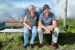 Greta und Peter «Peeg» Salzgeber gehen seit vierzig Jahren z’Alp und kümmern sich um 150 Milchkühe.