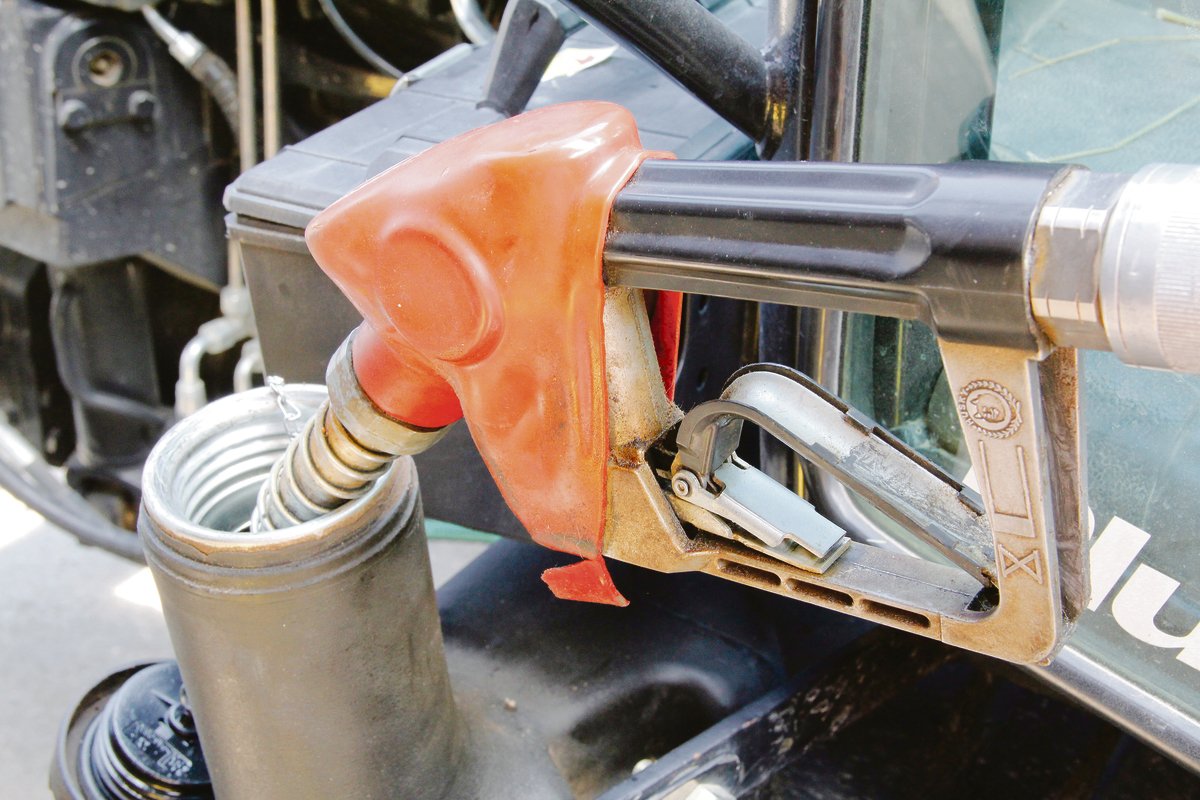 Mit zahlreichen Massnahmen lässt sich Diesel einsparen. So können die Kosten für Treibstoffe gesenkt werden. (Bild Andreas Leu, Inforama)
