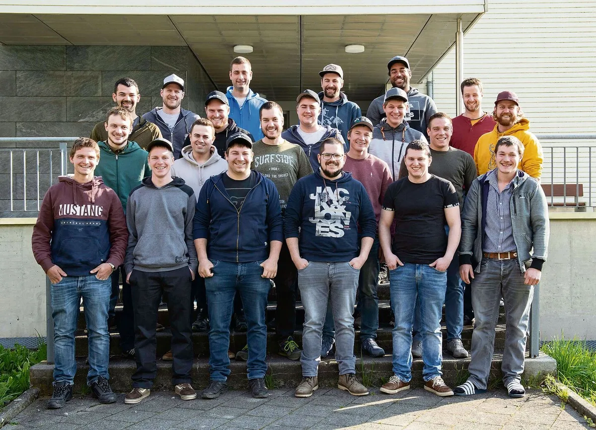13842084c4b4f0876dd6ed6ec799c0d21b19a6e727169ddf7419f0b66c2acfb3 Aus fünf verschiedenen Kantonen kamen die Absolventen der Nachholbildung Landwirt EFZ der Bauernschule Uri.