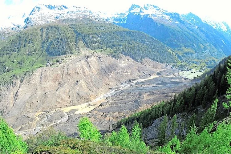 «Land weg»: Bergsturz von Blatten.