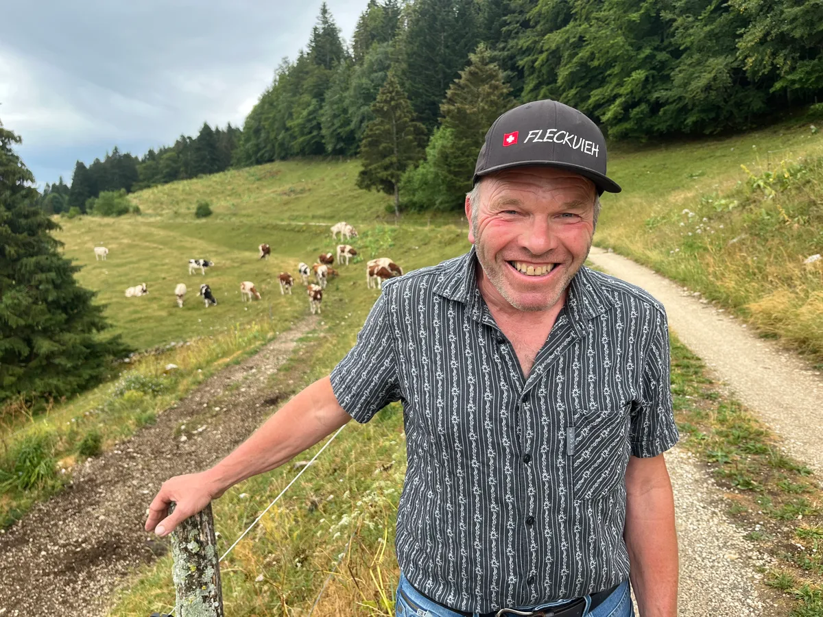 IMG_4181 Der Landwirt Jürg Müller ist ein erfahrener und fachkundiger Älpler. Er betreut seine Tiere verantwortungsvoll und mit Leidenschaft.