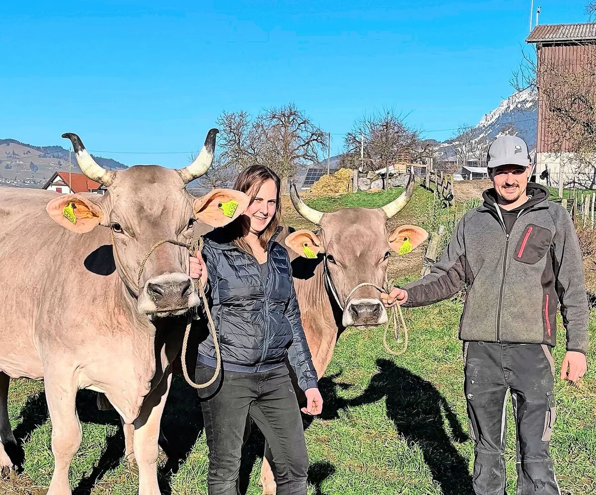 Cindy und Silas Wyss haben mit ihren Kühen Fiona (links) und Vulkana an der Sorexpo in Zug teilgenommen. Seit vielen Jahren steht der Anlass fix in ihrem Kalender.
