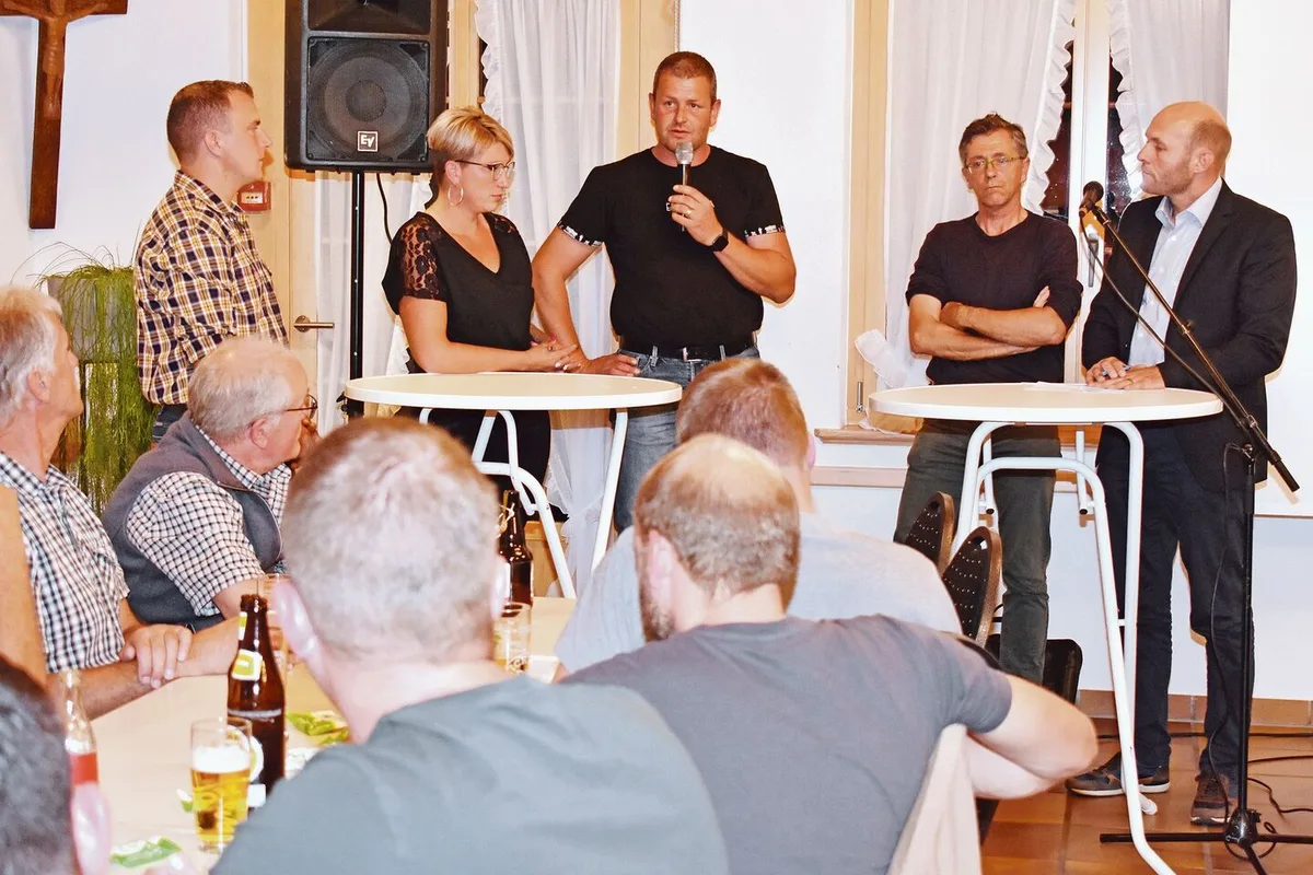 ca00711a0ffed6a2892378a29a9a5d3f755baeeccccc468203798a9271f1bd31 Lukas Hofstetter, Sabrina und Marco Stadelmann, Dieter von Muralt, Fabian Stadelmann (v. l.).