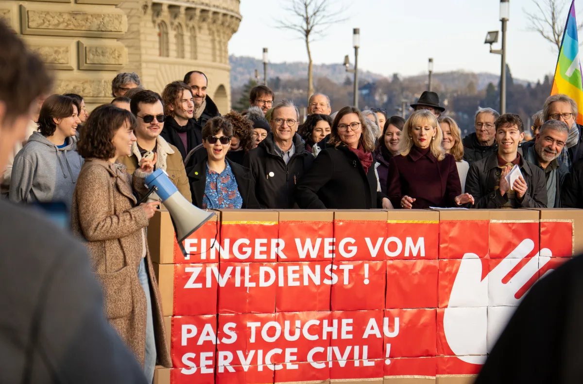 Uebergabe-Zivi-Referendum Weniger Zivis für BFF und Alpen – und trotzdem keine Stärkung der Armee?