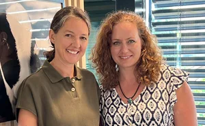 Die abtretende Manon Camille Nyfeler (links) und die neue Geschäftsführerin Marie-Luise Simon.