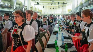 Alleine im Kanton Bern gibt es über 70 verschiedene Trachten. Entsprechend gross ist die Vielfalt an der Delegiertenversammlung der Bernischen Trachtenvereinigung.