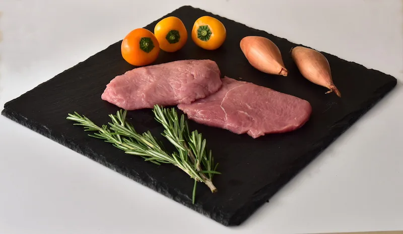 85b8afea369c89753f59eccafbdf1cc6d1f0ec94 Die Gastronomie kauft aktuell kein Kalbfleisch. Dafür kauft der Detailhandel mehr, auch wird Kalbfleisch eingefroren. (Bild zvg)
