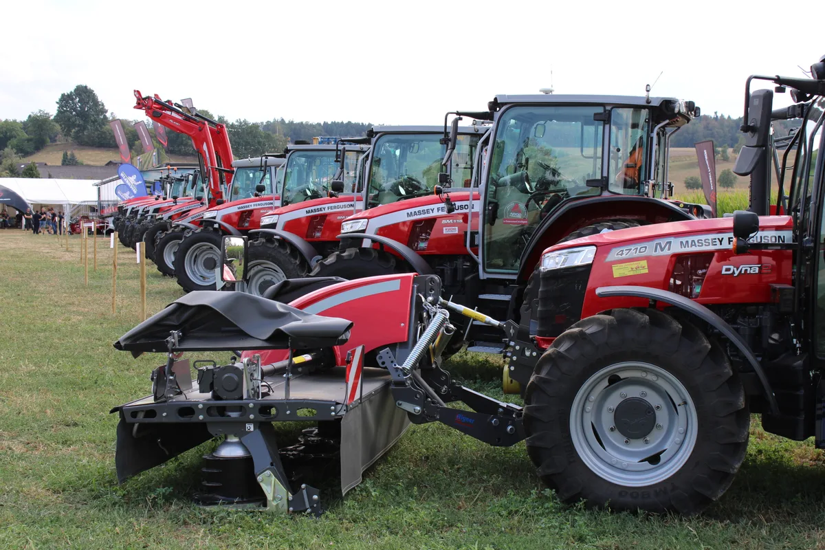 Vom Weinbautraktor bis zum Mähdrescher: MF zeigte ihre komplette Produktepalette. Vom Weinbautraktor bis zum Mähdrescher: MF zeigte ihre komplette Produktepalette.