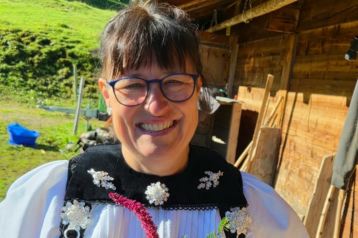 Alp.jpeg Mediatorin und Bäuerin Andrea Joss kennt die Landwirtschaft selbst bestens: Sie ist nach dem unerwarteten Tod ihres Ex-Mannes auf den Hof zurückgekehrt und führt ihn heute gemeinsam mit ihrem Sohn.