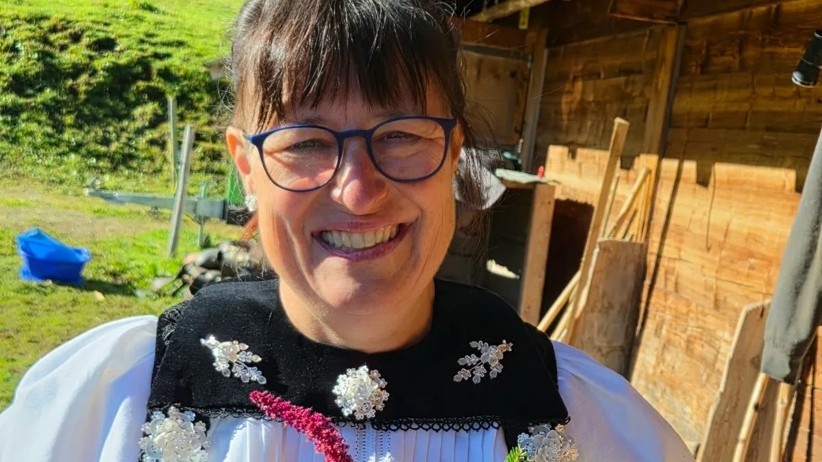 Alp.jpeg Mediatorin und Bäuerin Andrea Joss kennt die Landwirtschaft selbst bestens: Sie ist nach dem unerwarteten Tod ihres Ex-Mannes auf den Hof zurückgekehrt und führt ihn heute gemeinsam mit ihrem Sohn.