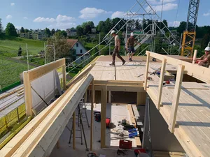 Bauten mit Holz werden ab diesem Jahr bei den Prämien für die Gebäudeversicherung nicht mehr benachteiligt.