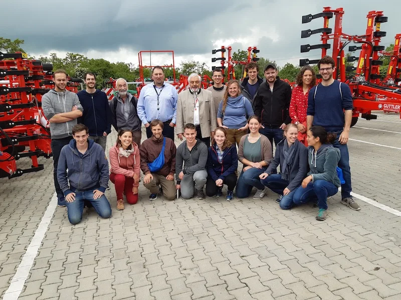 b034a7dd60060c02ec175dcdc0afe92748b5c2b0 Als letzter Fachbesuch der HAFL-Studierenden stand die Güttler GmbH auf dem Programm. Die Firma stellt Bodenbearbeitungsgeräte her. (Bild zVg)