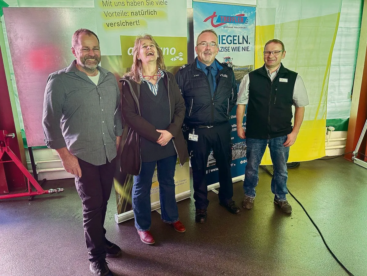 5afc9b6562248b6d2765a1e9bd1c3857cd080608532ee0bd617ddba2b847ad80 Gut gelaunt: der Schaffhauser Bauernverband mit Christoph Graf und Virginia Stoll mit Martin Tanner und Josef Amrein (v. l.).