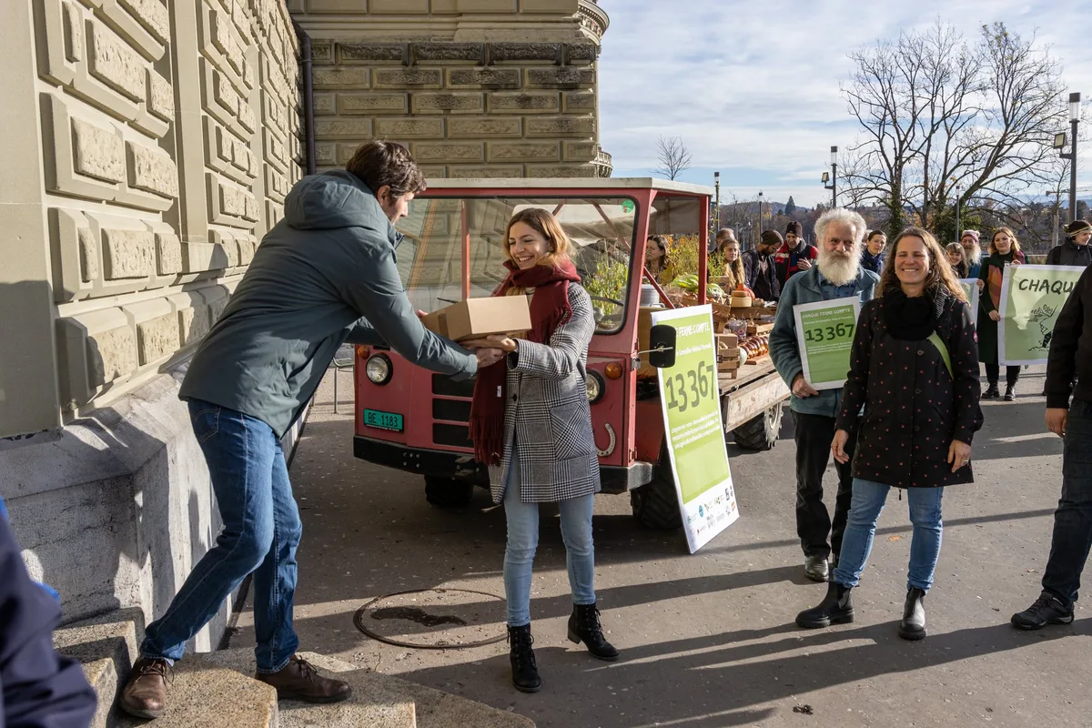 petition_hofsterben Die Petition gegen das Hofsterben ist mit über 13'000 Unterschriften eingereicht