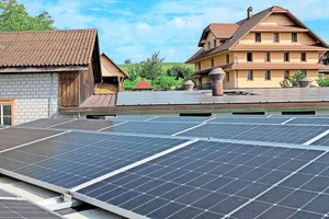 Es hat noch auf vielen Scheunen Platz für Solarmodule. Allerdings sollte vor allem für den Eigenverbrauch oder für Nachbarn Strom produziert werden, die Abgabe ins Netz lohnt sich nicht.