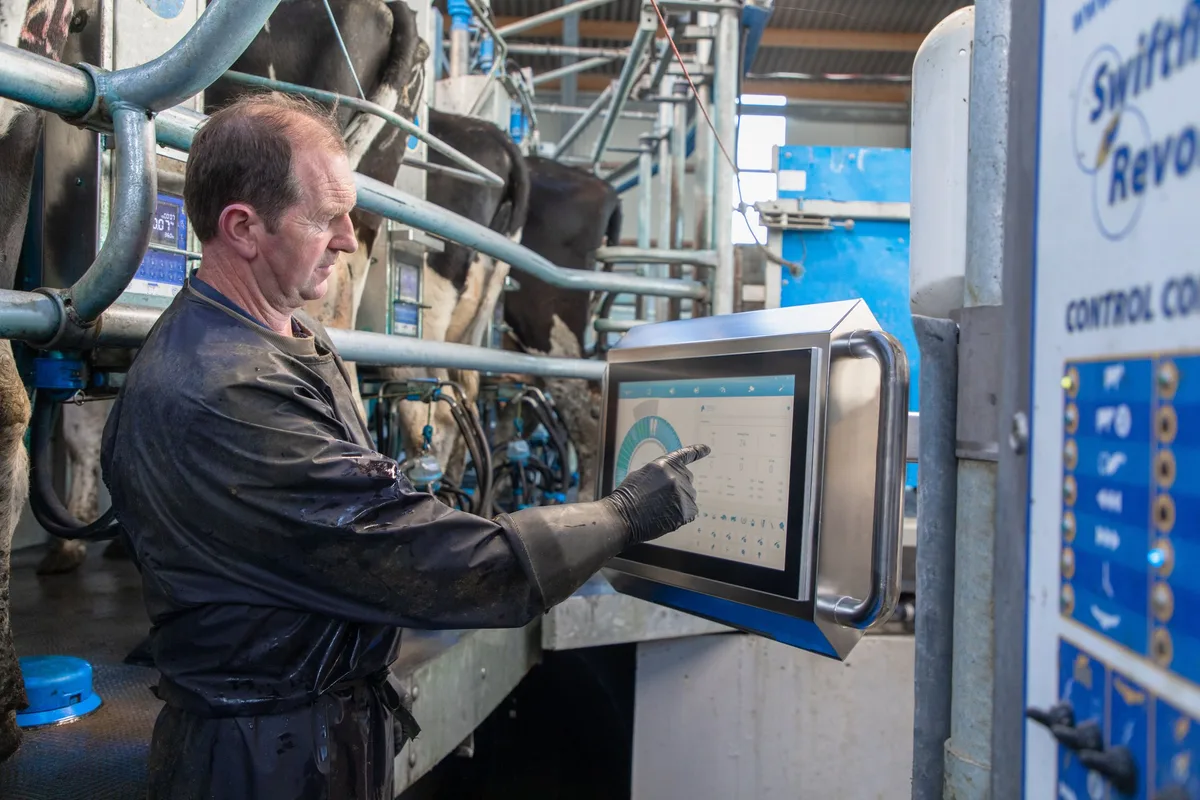 d21fea16aeac607f1dbbaffebaff33664e72ee98 Mission Control ist ein Touchscreen-System, das mit einem Melkkarussell verbunden ist. (Bilder zVg)