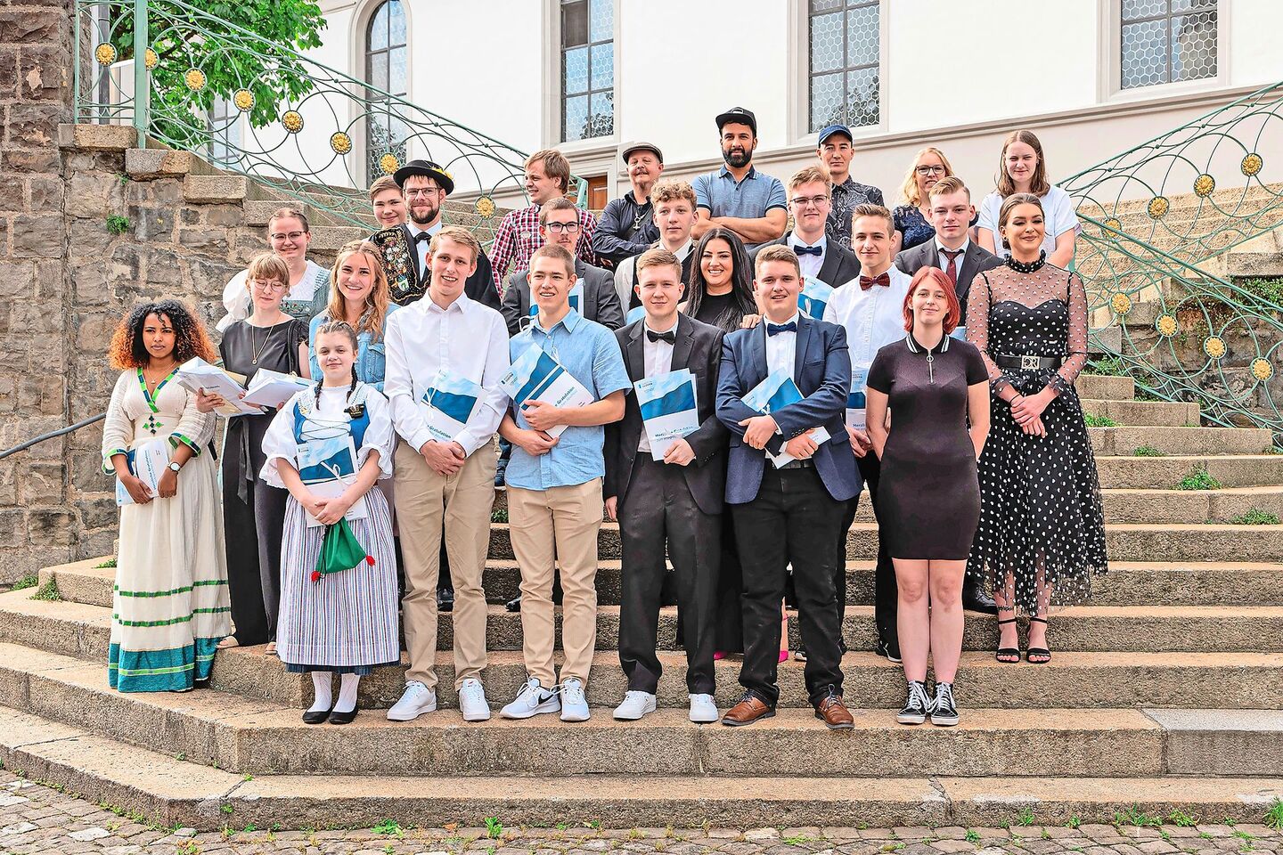 Die erfolgreichen Absolvent(innen) Milchtechnologen EFZ und Milchpraktiker EBA von Sursee.