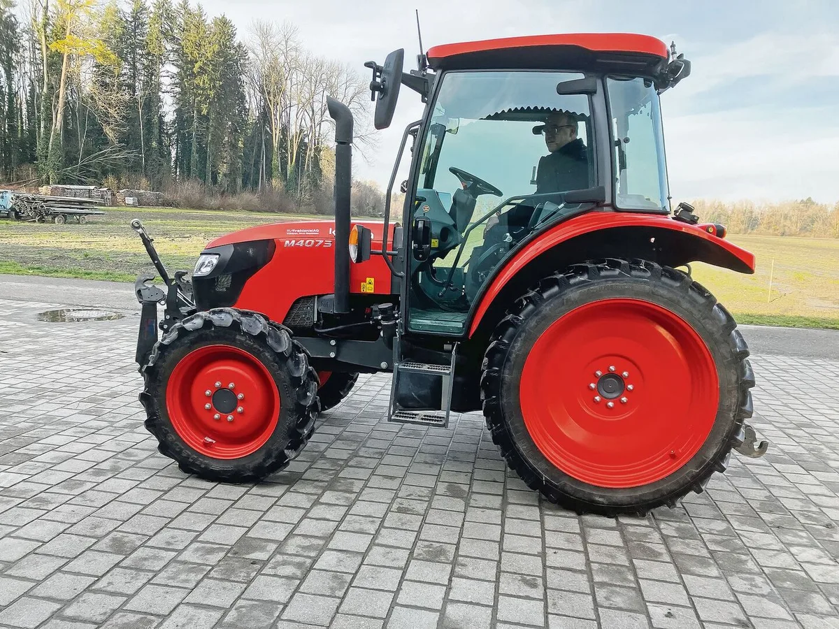 7b6bf2c4c4d9c129cf4b9ae17c0ef4f38485db00f735657e37bb427dfd764204 Dieser Traktor mit Lenksystem kommt auf dem Gemüsebetrieb Risch hauptsächlich zur parallelen Spurführung zum Einsatz.