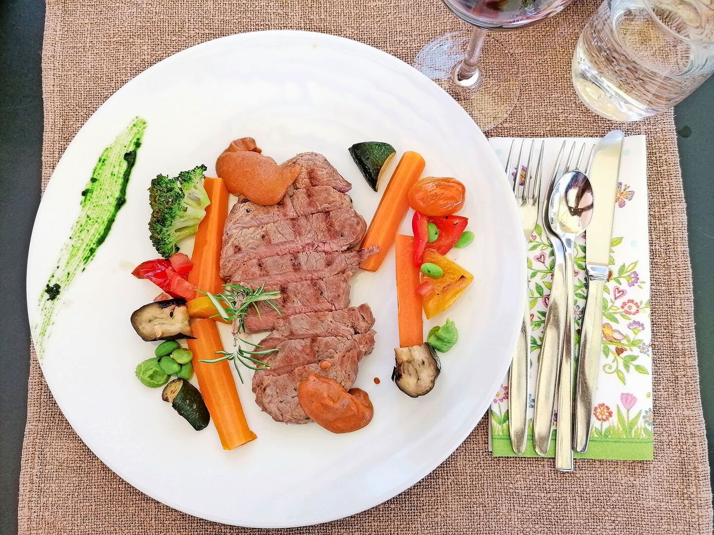 Regionale Produkte auf dem Teller, geliefert von der Bauernfamilie aus der Umgebung, können für einen Gastrobetrieb ein Alleinstellungsmerkmal sein.