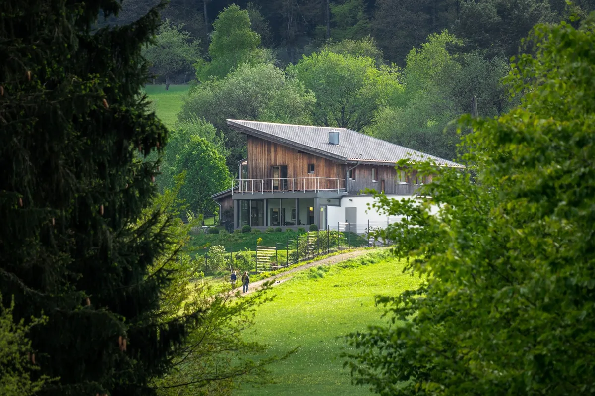 Haus_land Alte Gebäude ausserhalb der Bauzone zum Wohnen nutzen: Diese Einschränkungen soll es geben