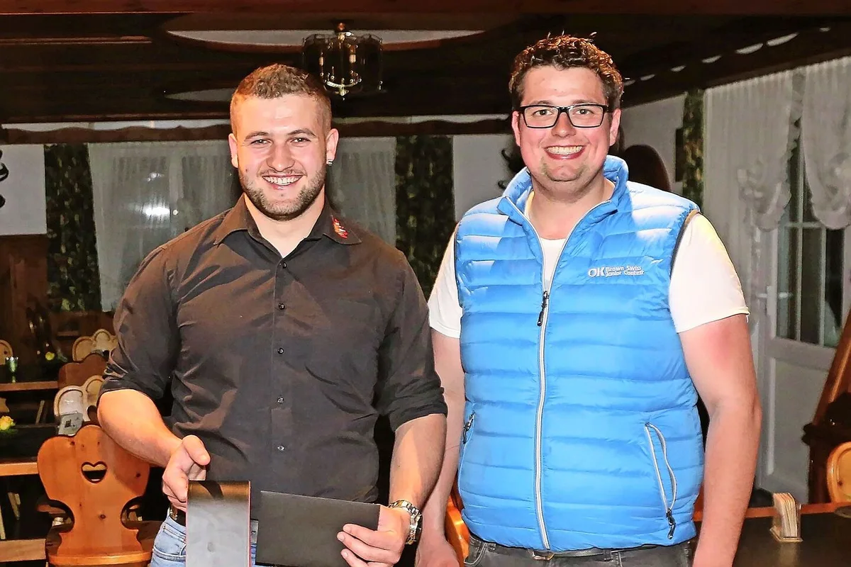 12839706601d96aeb5482d4f4acaadb38658b77851b4d61848e92fc092b31f5d Der Bündner Marc Andri Roffler (rechts) wurde zum Nachfolger des bisherigen SBJV-Präsidenten Lukas Büeler gewählt.