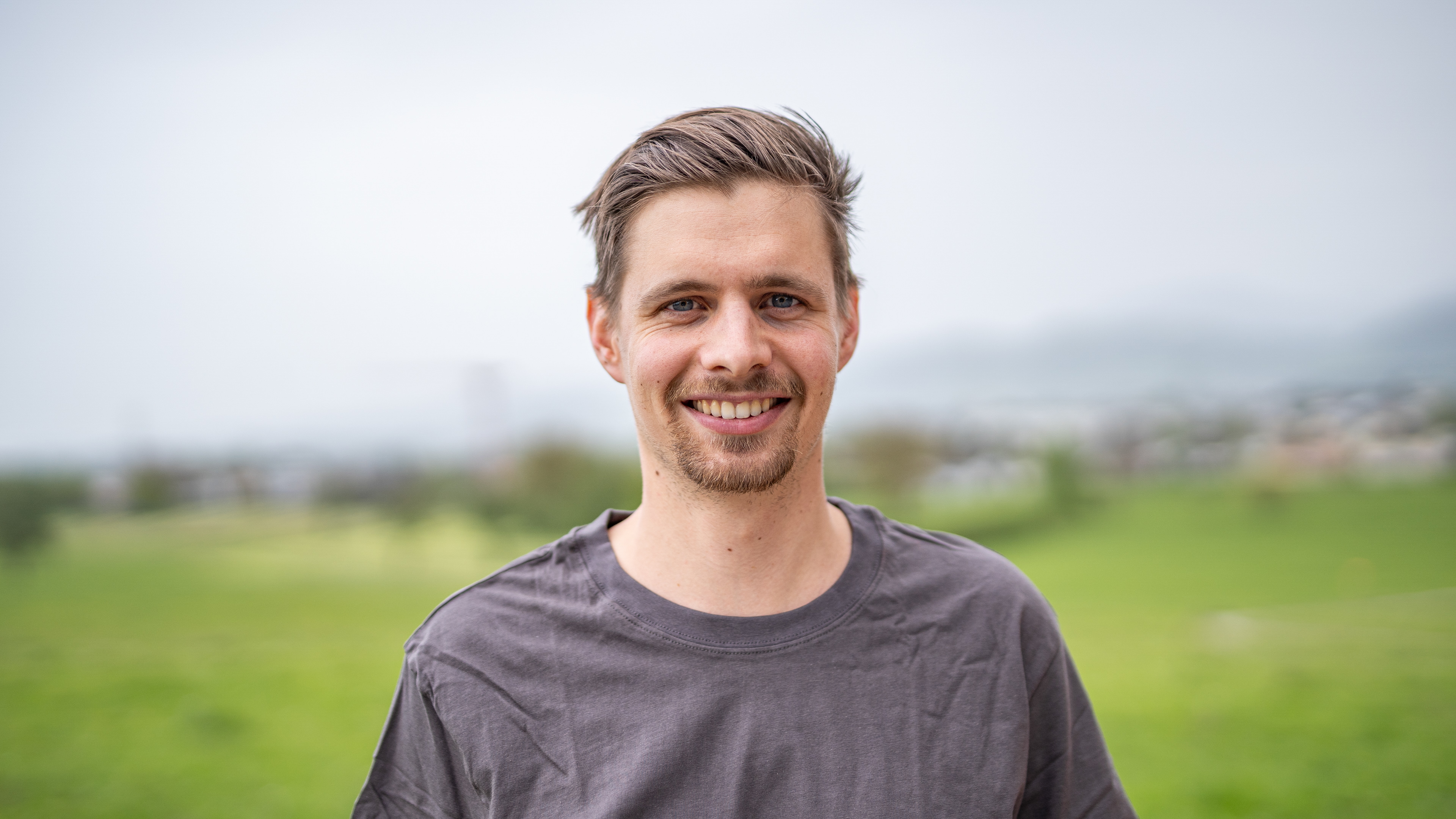Pascal Bühlmann vom Hof Lügisingen in Rothenburg LU setzt auf Milch aus Gras und aus Nahrungsmittel-Nebenprodukten.