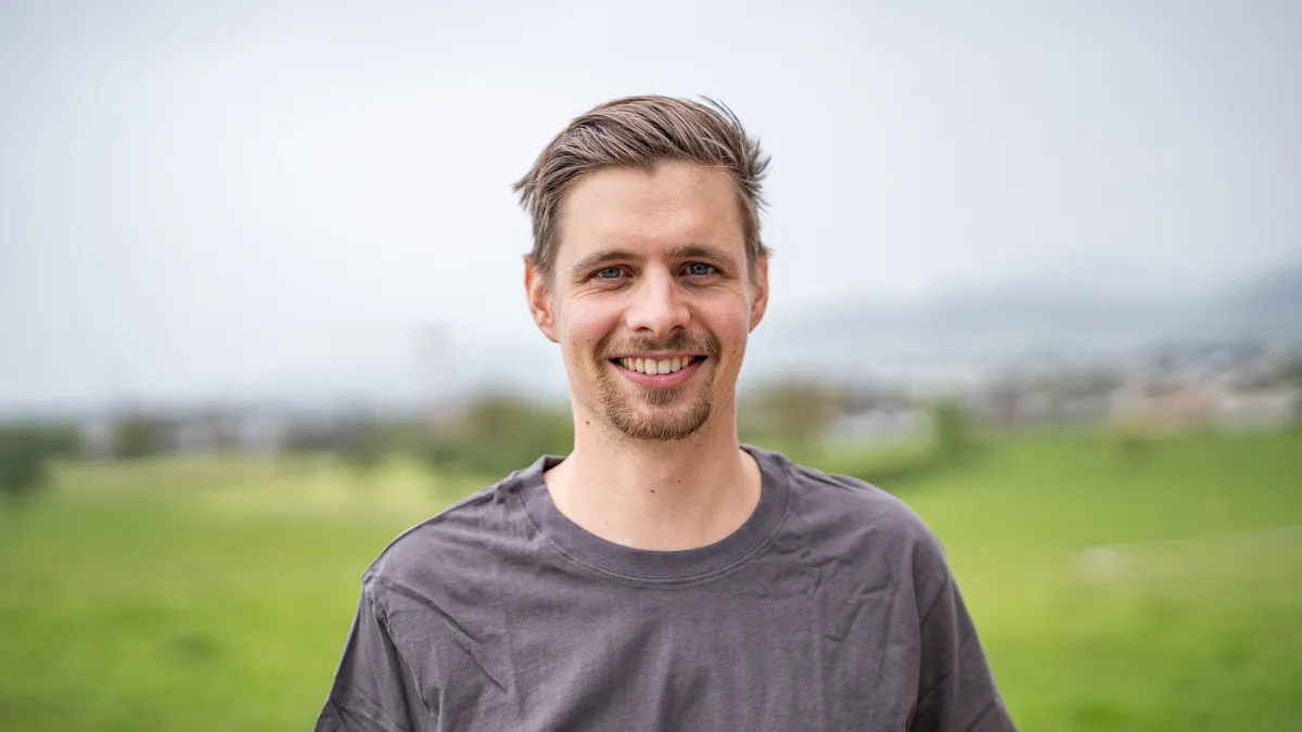 Lügisingen_Bühlmann_Rothenburg_Portrait.jpeg Pascal Bühlmann vom Hof Lügisingen in Rothenburg LU setzt auf Milch aus Gras und aus Nahrungsmittel-Nebenprodukten.