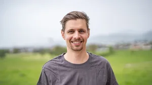 Pascal Bühlmann vom Hof Lügisingen in Rothenburg LU setzt auf Milch aus Gras und aus Nahrungsmittel-Nebenprodukten.