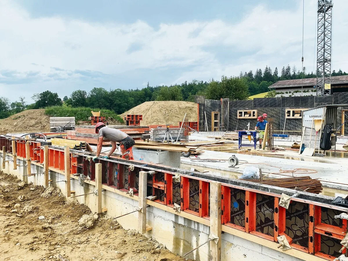 54c4b2e958c25f1522c5cf3b311997e32d898cfedd132f028d730c1632bf7767 Beim Neubau einer Scheune ist allen Bauern klar, dass es vorher eine Bewilligung braucht. Nicht so klar ist das den Landwirten bei Nutzungsänderungen oder kleinen baulichen Veränderungen.
