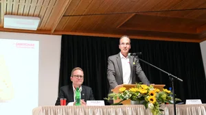 Präsident Daniel A. Meyer (links) und Geschäftsführer Frank Jantschik scheinen zwar gelassen, aber die grosse Freude über das positive Ergebnis wurde bei beiden in ihren Reden mehr als deutlich.