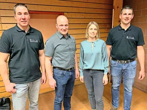 Die neuen Vorstandsmitglieder Walter Muheim und Edith Gisler, flankiert von den beiden Co-Präsidenten Sergio Poletti (l.) und Max Müller (r.).
