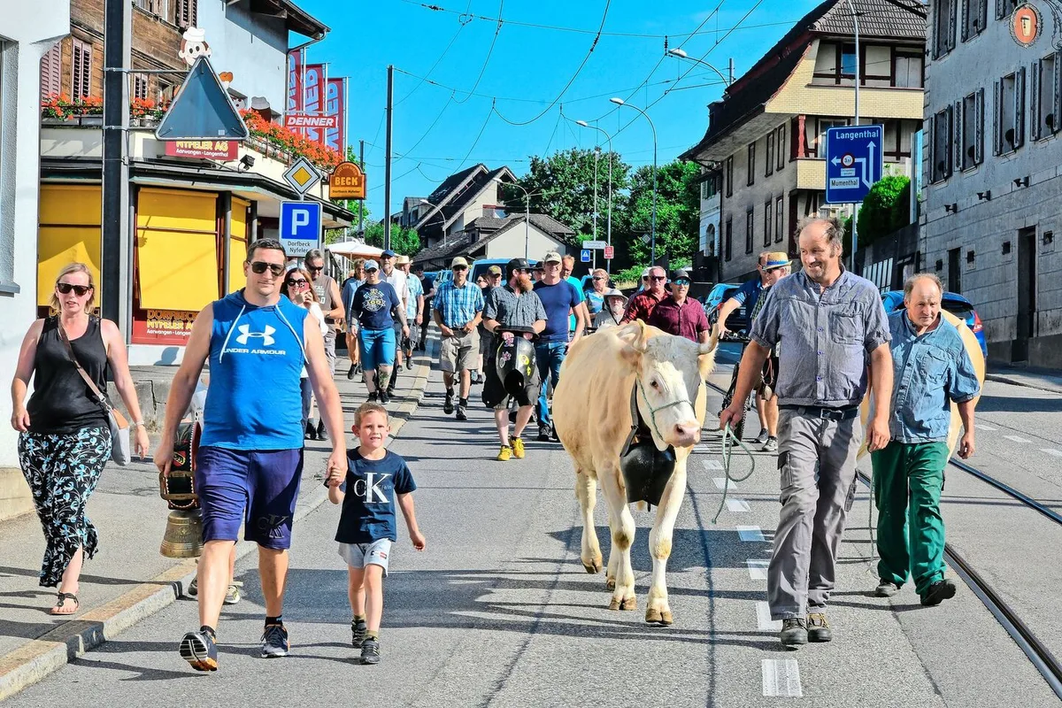 Mit einem Umzug machte man noch einmal deutlich, dass das Glockengeläut in Aarwangen nicht verschwinden darf.