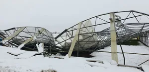 Schneedruckschaden an einem Folientunnel. Im Jahr 2023 wurden der Versicherung Schweizer Hagel vergleichsweise mehr Sturmschäden gemeldet.