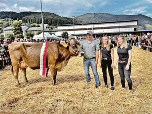 Miss der Herbstviehschau Ybrig wurde Dettling’s Calino Conny von Priska und Marcel Dettling aus Oberiberg.