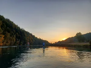 Sommerliche Temperaturen und Sonnenschein en masse prägen den September 2023. Während das Wetter der Natur zu schaffen macht, geniessen Freizeitsportler den verlängerten Sommer.