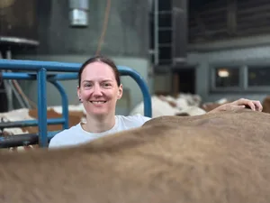 Sonja Turtschi will Tierärztin werden und hat freiwillig ein dreiwöchiges Praktikum absolviert. Ab Herbst 2026 ist das in der Schweiz Pflicht.